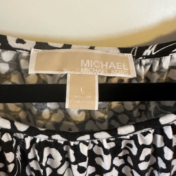 Michael Kors Black and White knit flutter 3/4 sleeve knit blouse - Picture 3 of 3